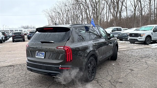 Used 2022 Kia Telluride EX w/ EX Premium Package image 4