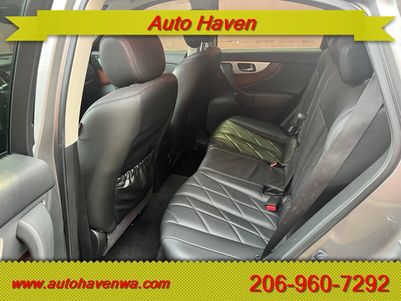 Used 2011 INFINITI FX35 2WD w/ Premium Pkg image 11