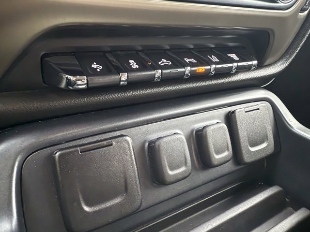 Used 2018 GMC Sierra 3500 Denali w/ Duramax Plus Package image 30