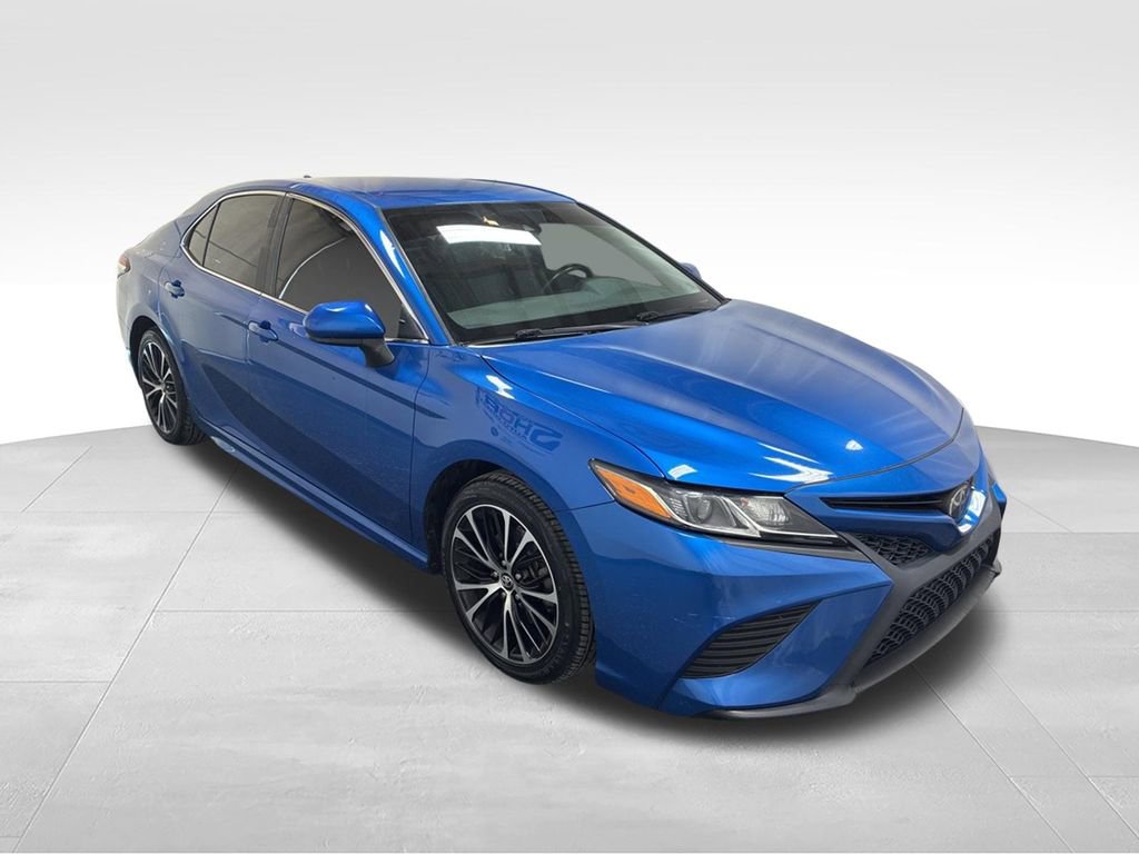 Used 2020 Toyota Camry SE FWD image 3