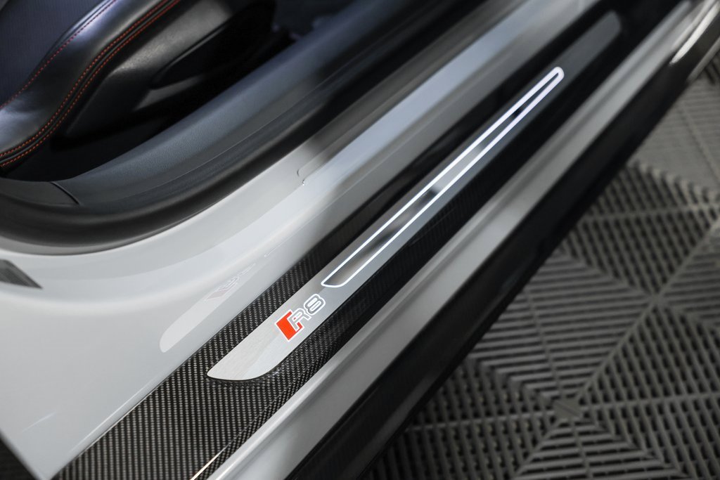 Used 2018 Audi R8 V10 plus w/ Full Leather Package image 25