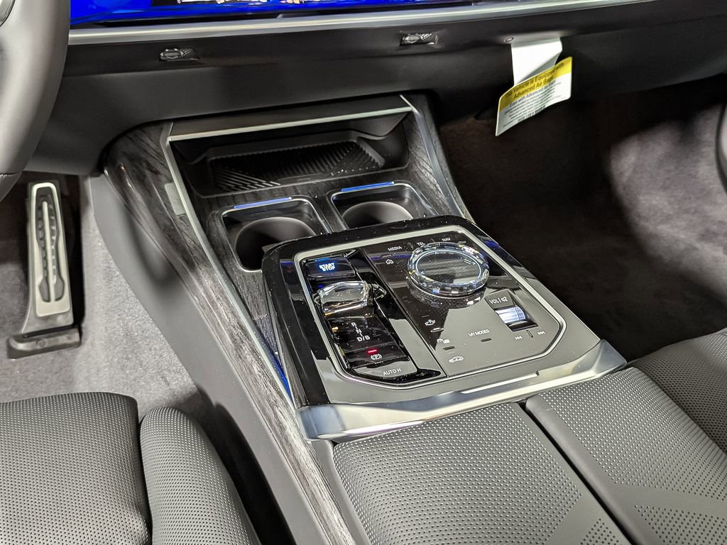 Used 2025 BMW i7 eDrive50 w/ M Sport Package image 34