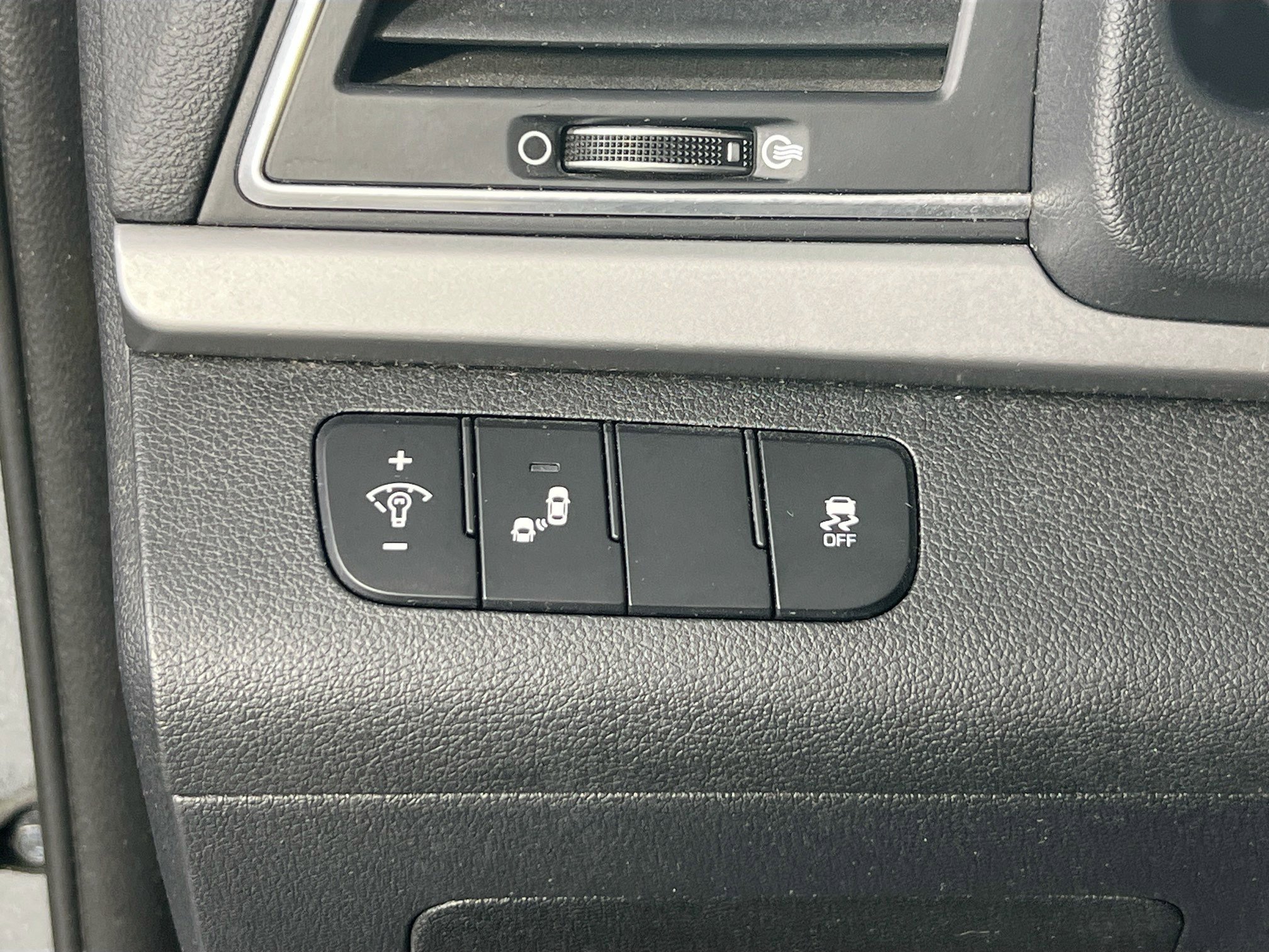 Used 2018 Hyundai Elantra SEL image 10