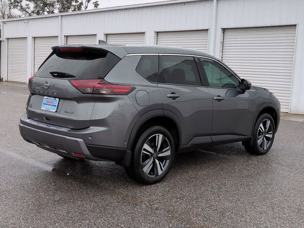 Certified 2025 Nissan Rogue SL image 5