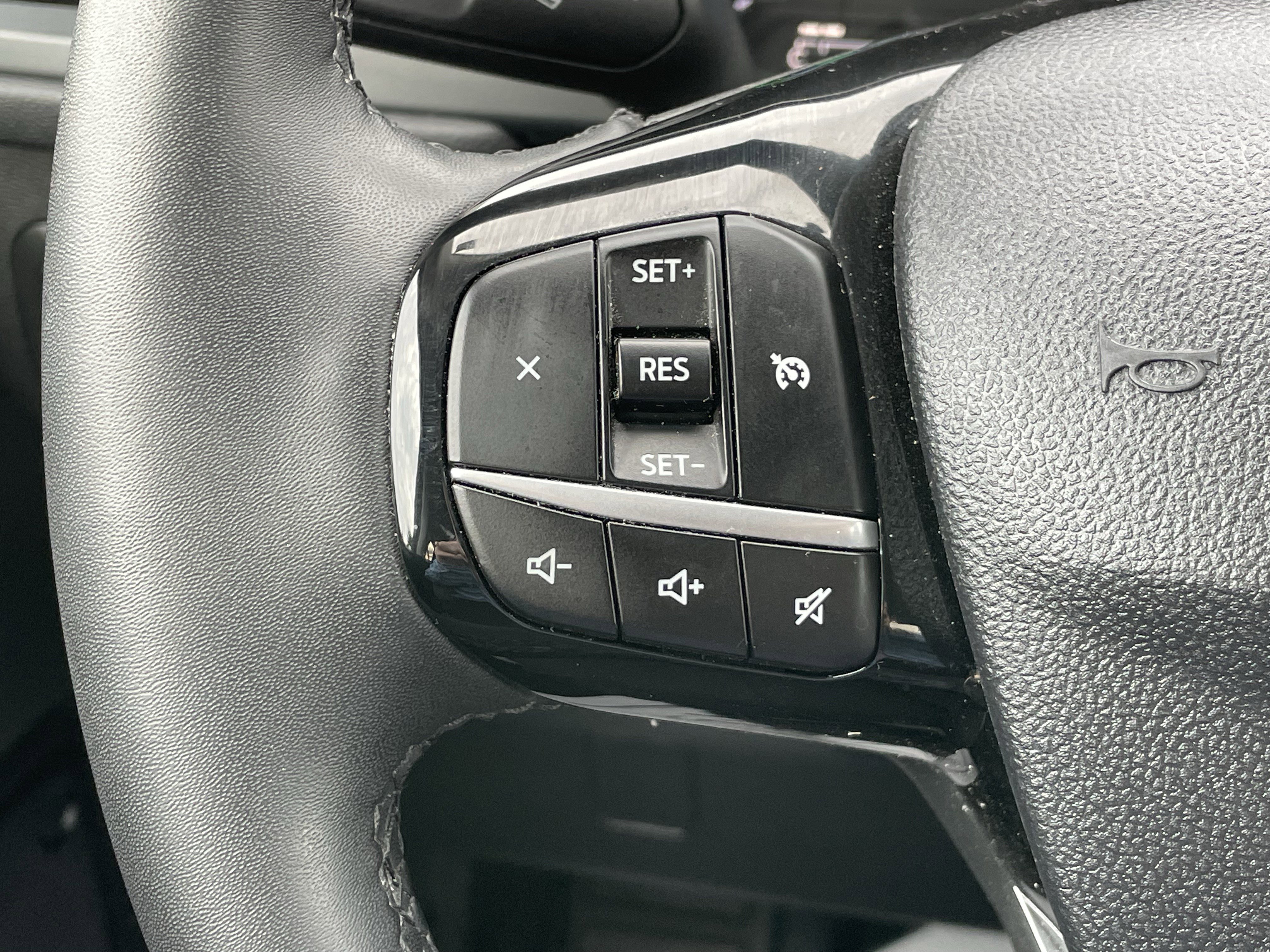 Used 2022 Ford Escape SE w/ Cold Weather Package image 18