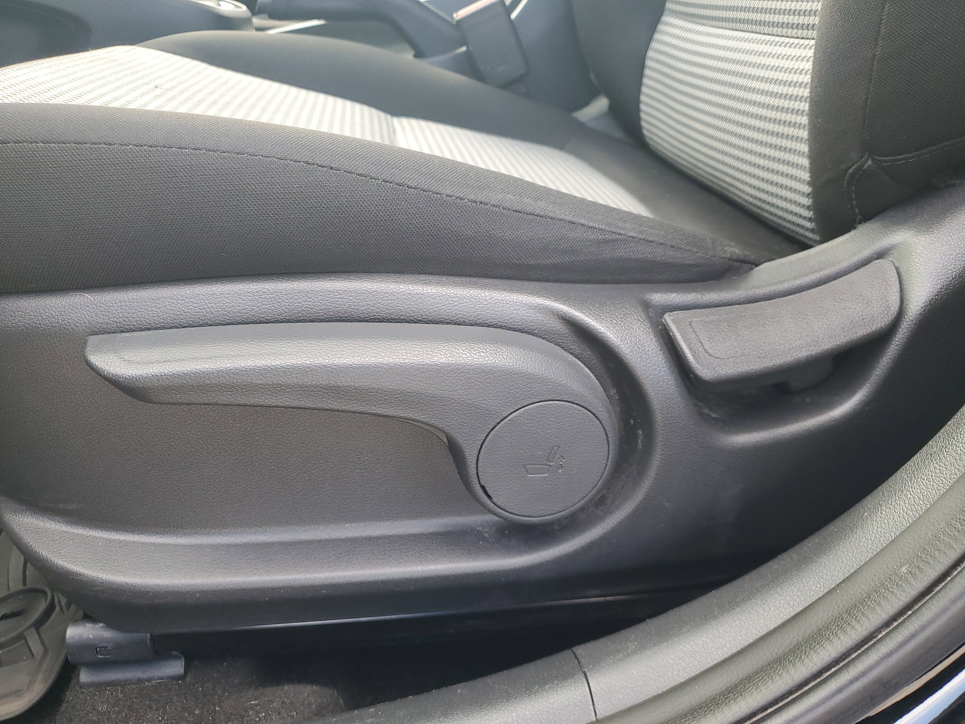 Used 2023 Hyundai Kona SE image 15