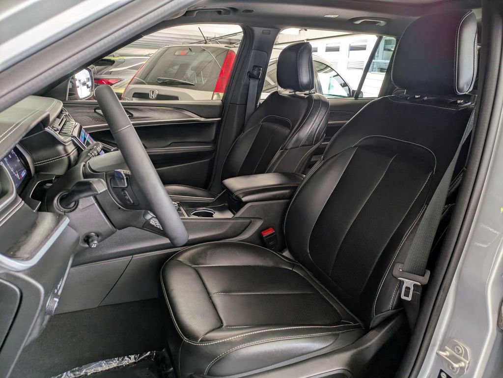 Used 2024 Jeep Grand Cherokee L Limited w/ Luxury Tech Group II image 23