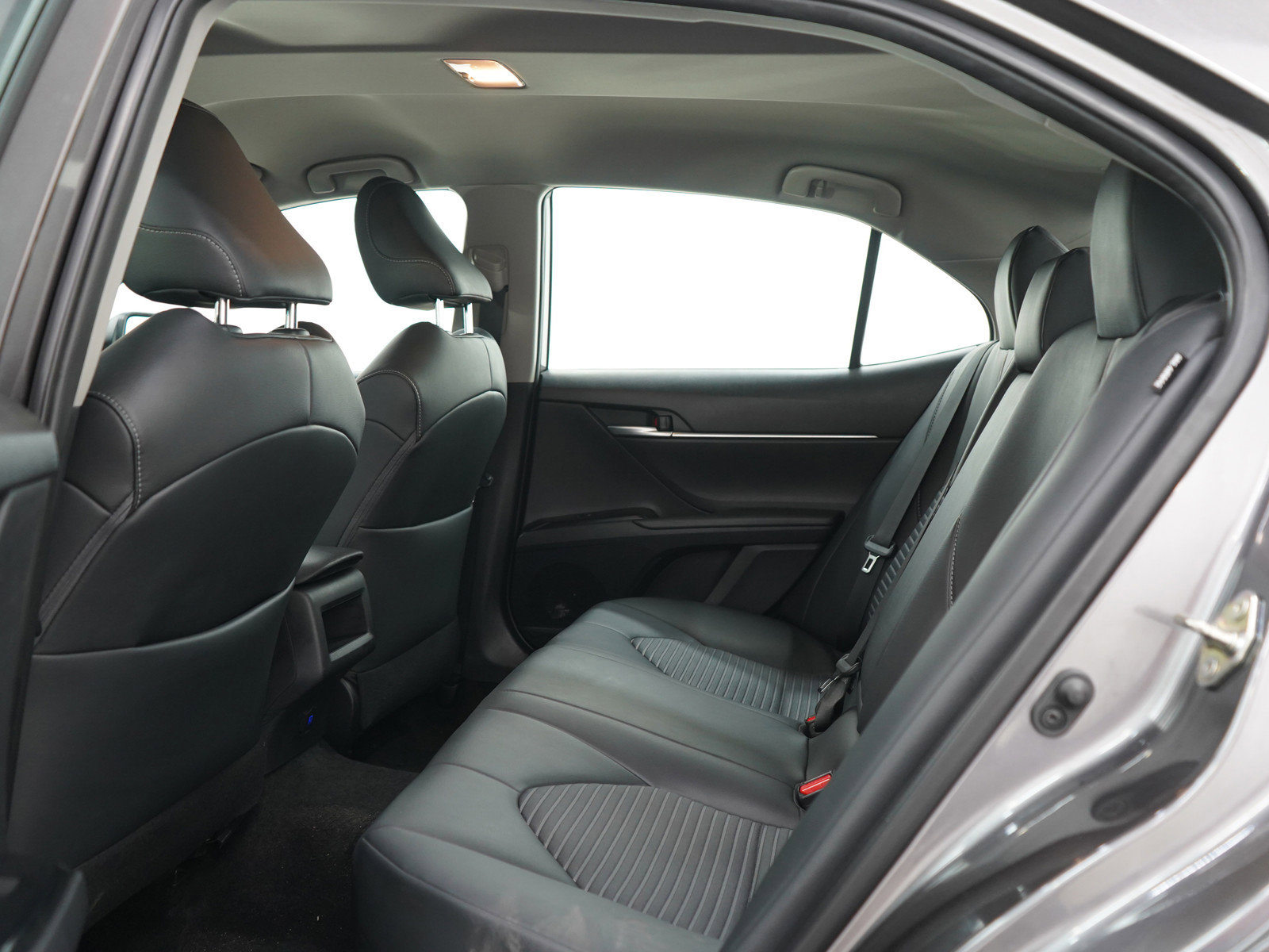 Used 2019 Toyota Camry SE FWD image 14