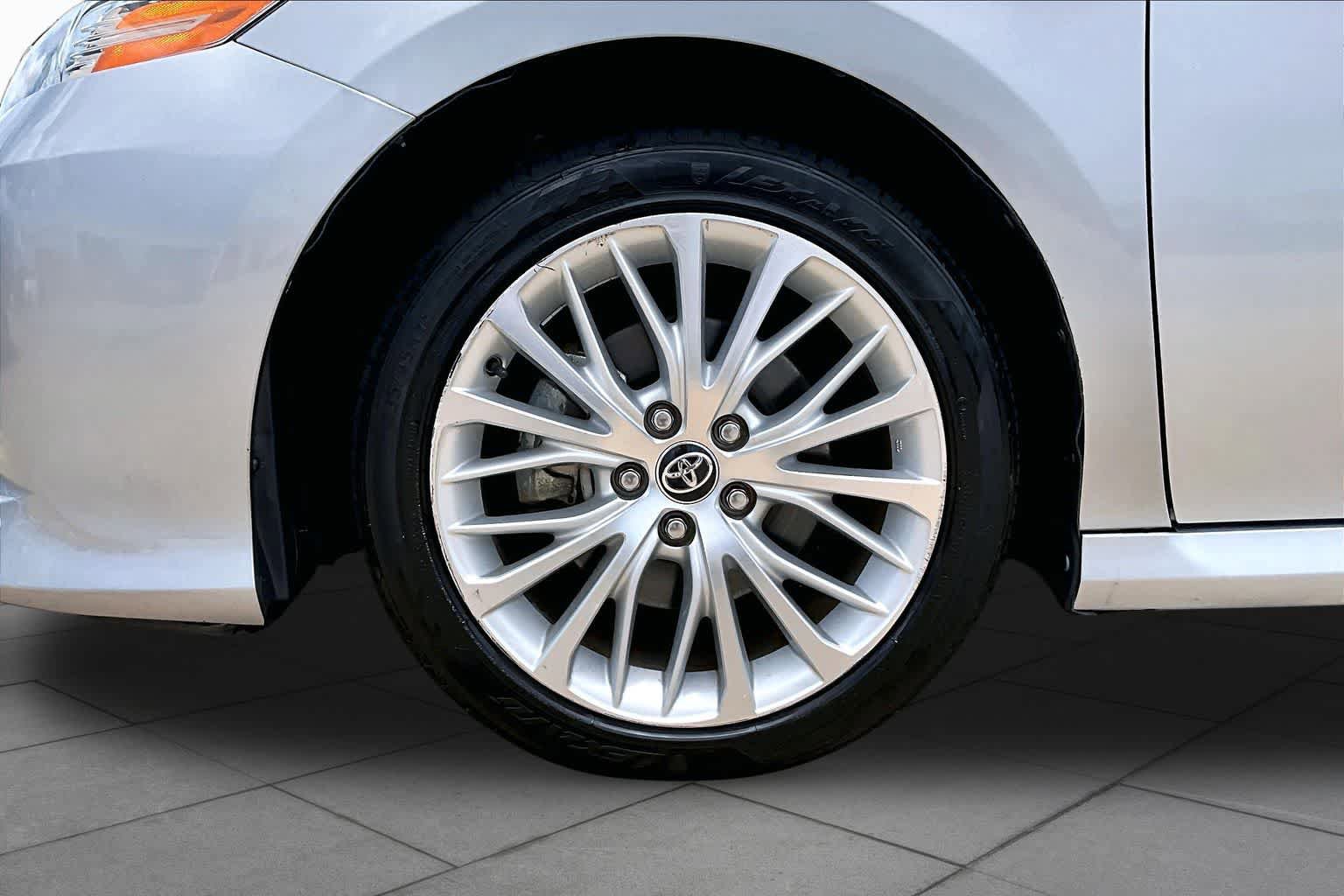 Used 2020 Toyota Camry XLE FWD image 11