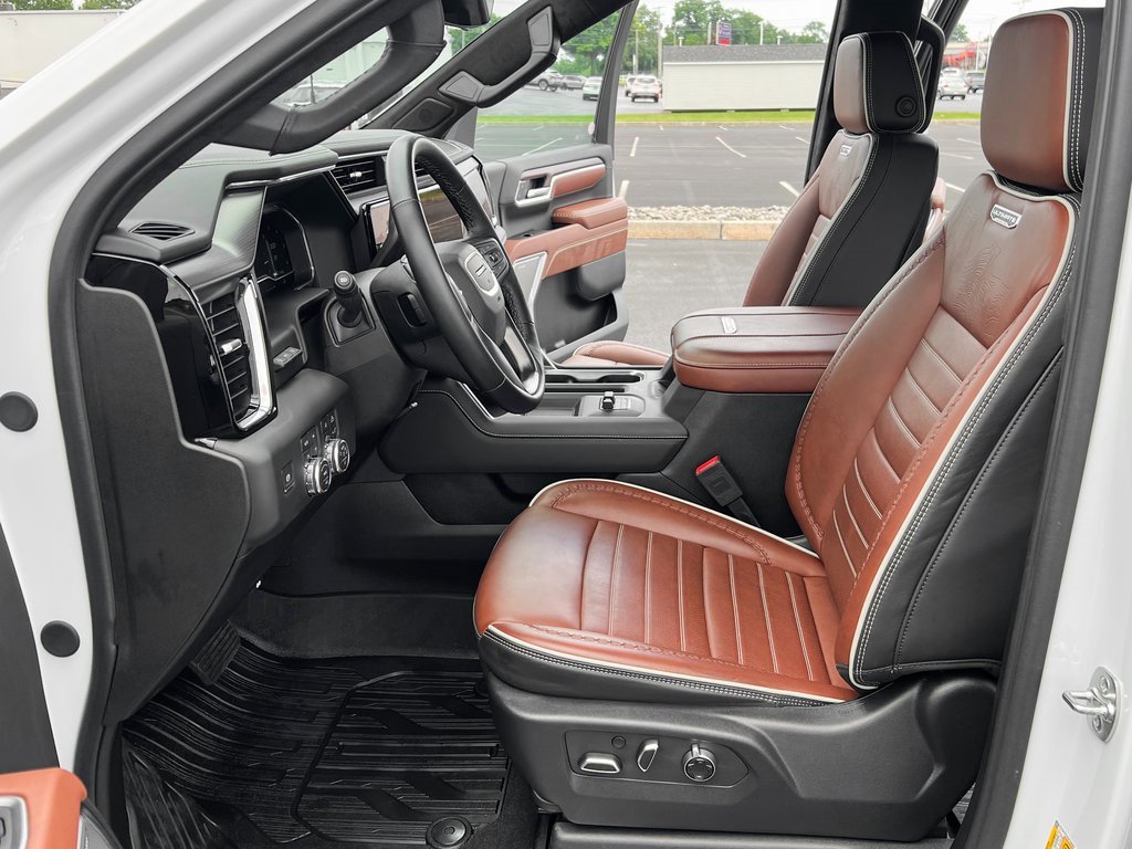 Used 2025 GMC Sierra 3500 Denali Ultimate image 3
