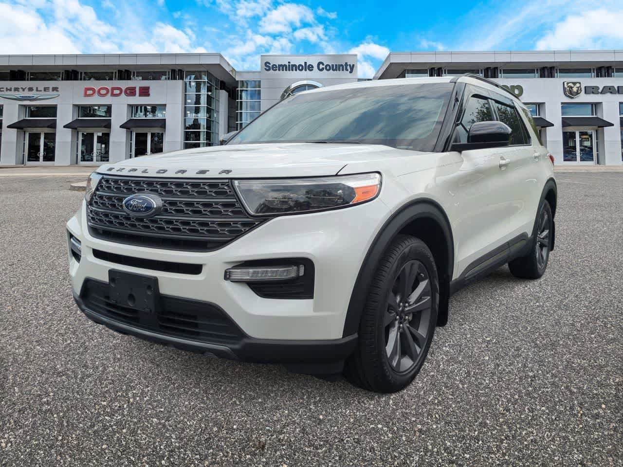 Used 2023 Ford Explorer XLT w/ Equipment Group 202A RWD image 4