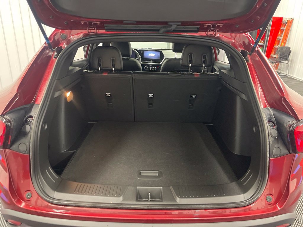 Used 2024 Chevrolet Trax RS w/ Sunroof Package FWD image 16