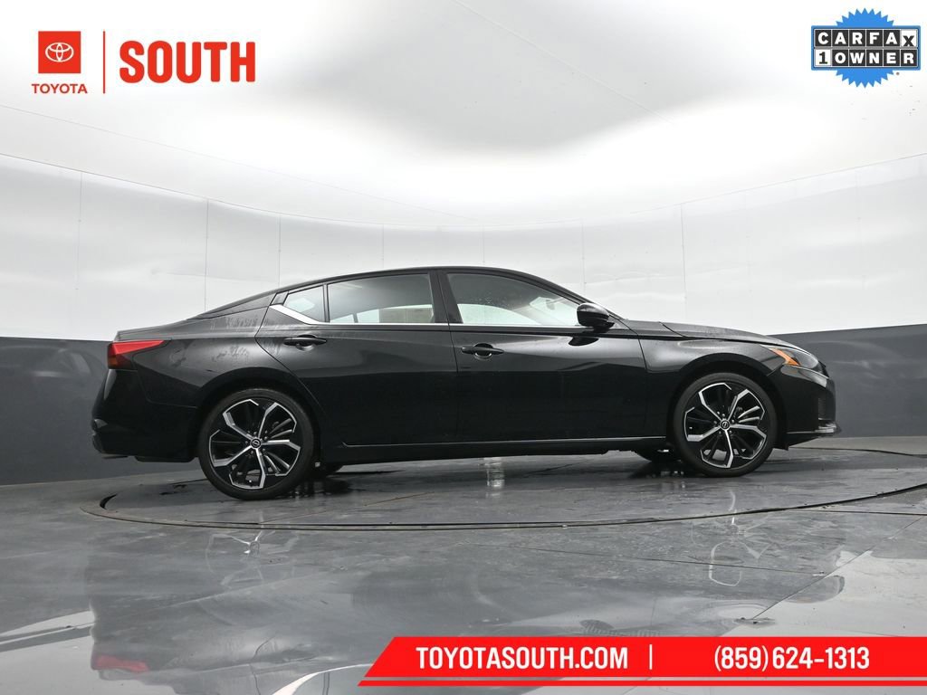 Used 2024 Nissan Altima 2.5 SR image 32