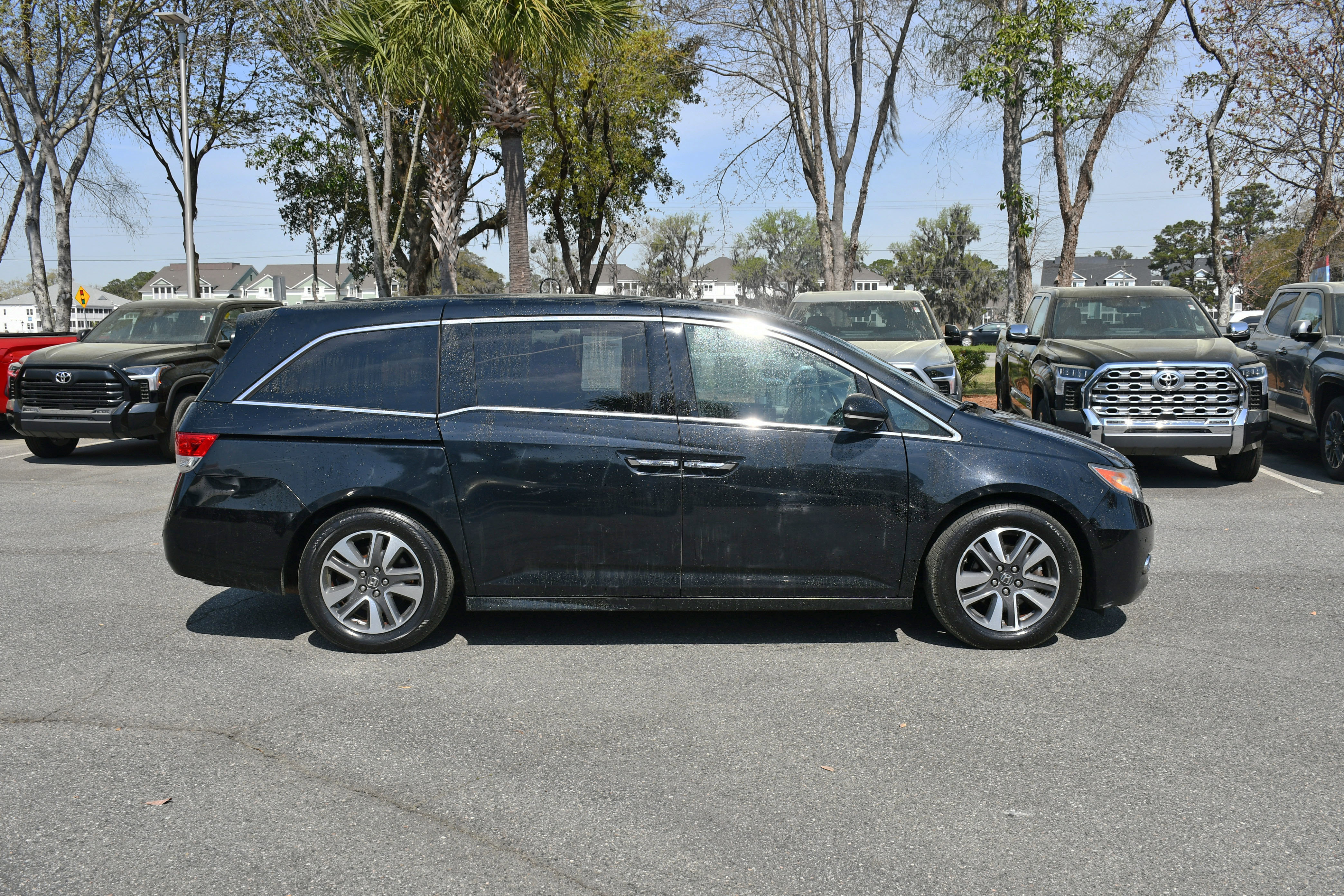 Used 2016 Honda Odyssey Touring Elite image 5