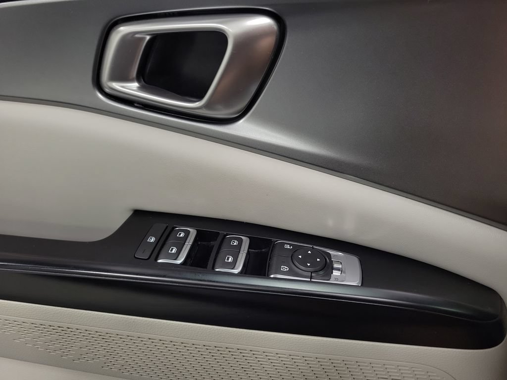 Used 2023 Kia Carnival LX FWD image 28