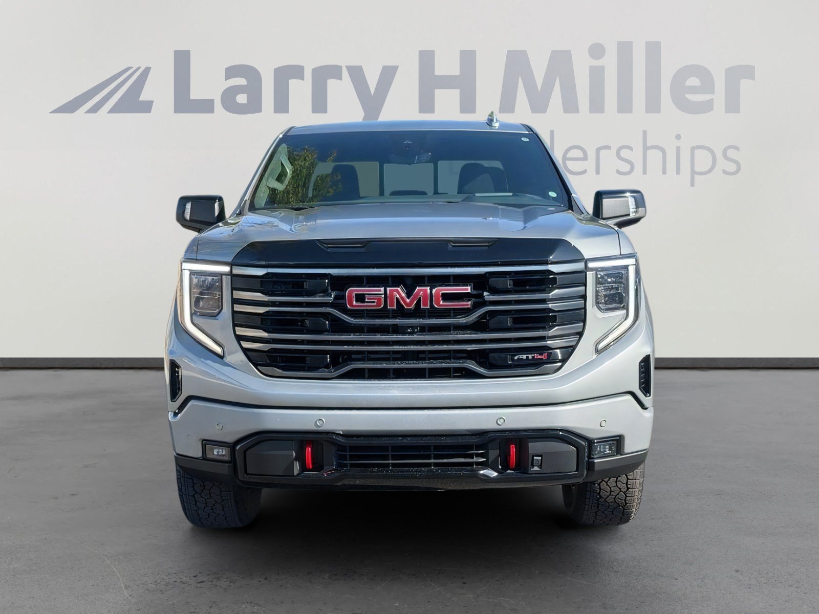 Used 2025 GMC Sierra 1500 AT4 w/ Technology Package AWD/4WD image 4