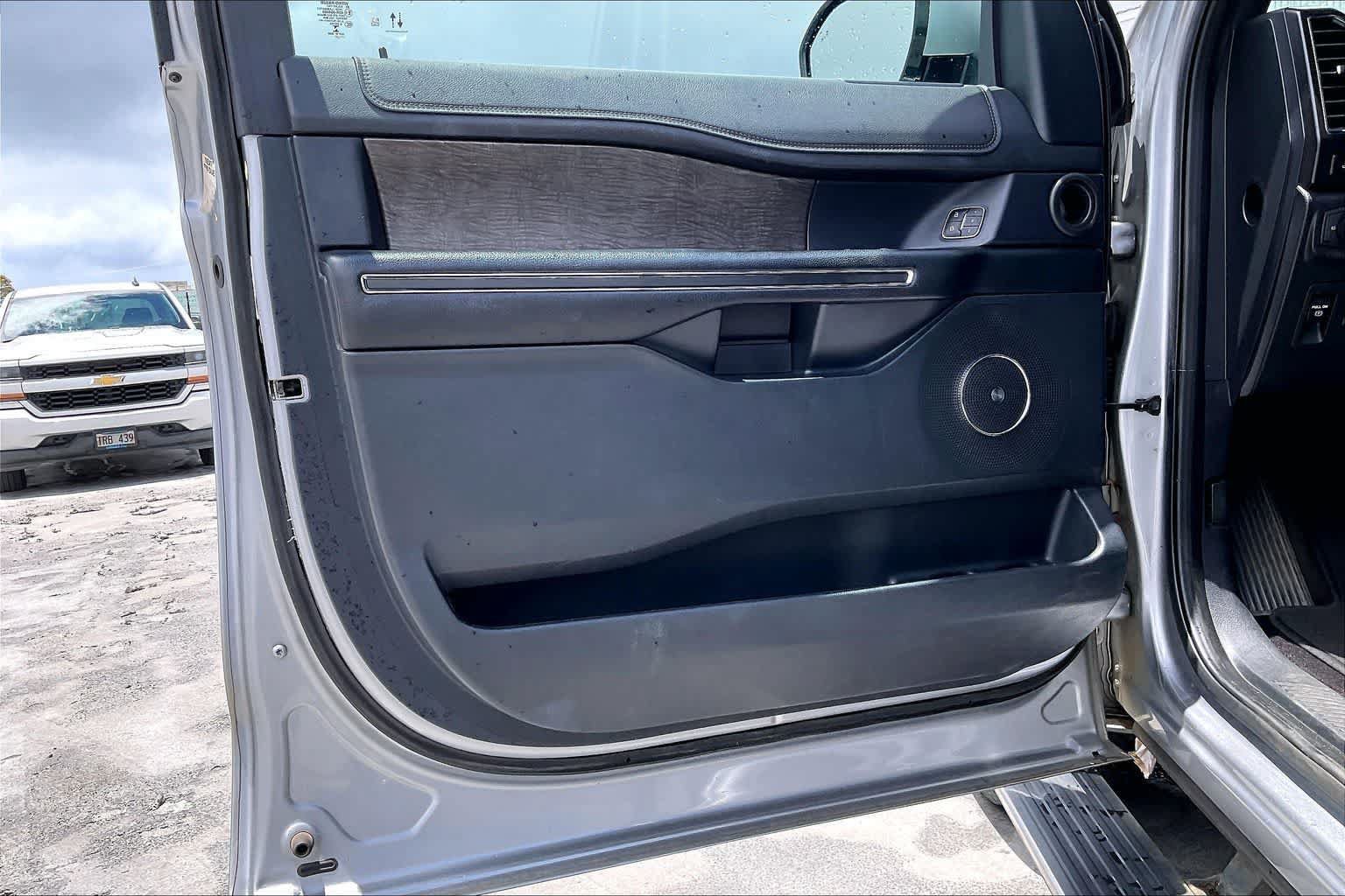 Used 2021 Ford Expedition Limited AWD/4WD image 27