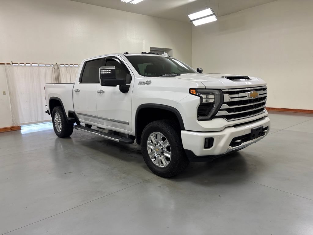 Used 2024 Chevrolet Silverado 2500 High Country w/ High Country Premium Package AWD/4WD image 2