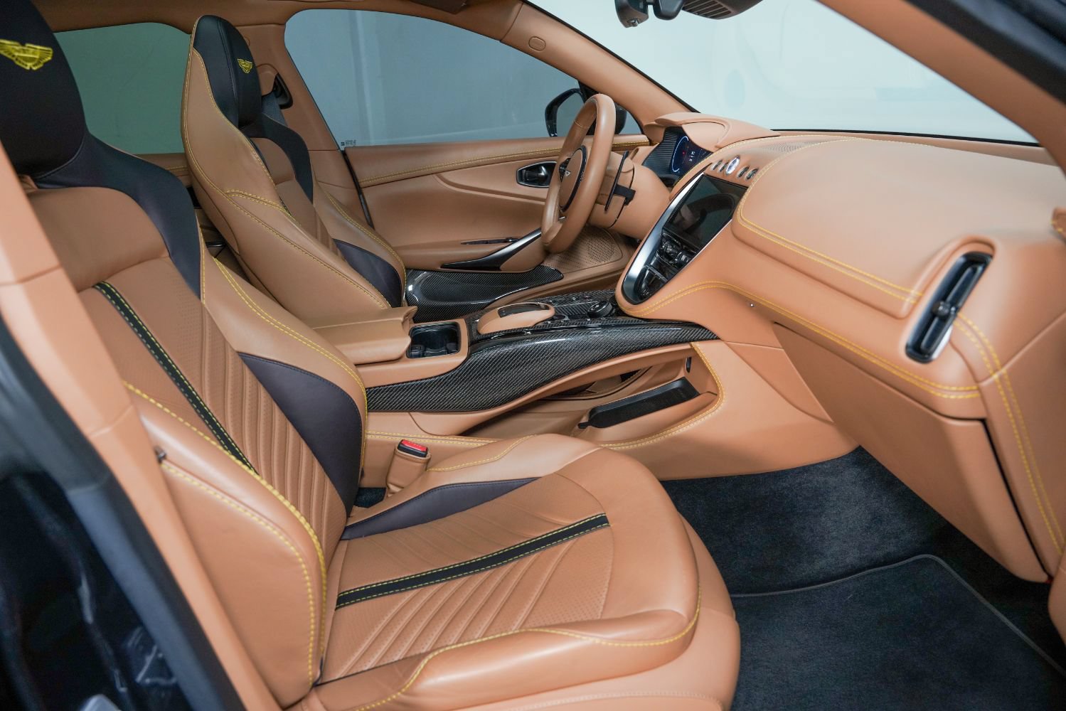 Used 2023 Aston Martin DBX 707 AWD/4WD image 2