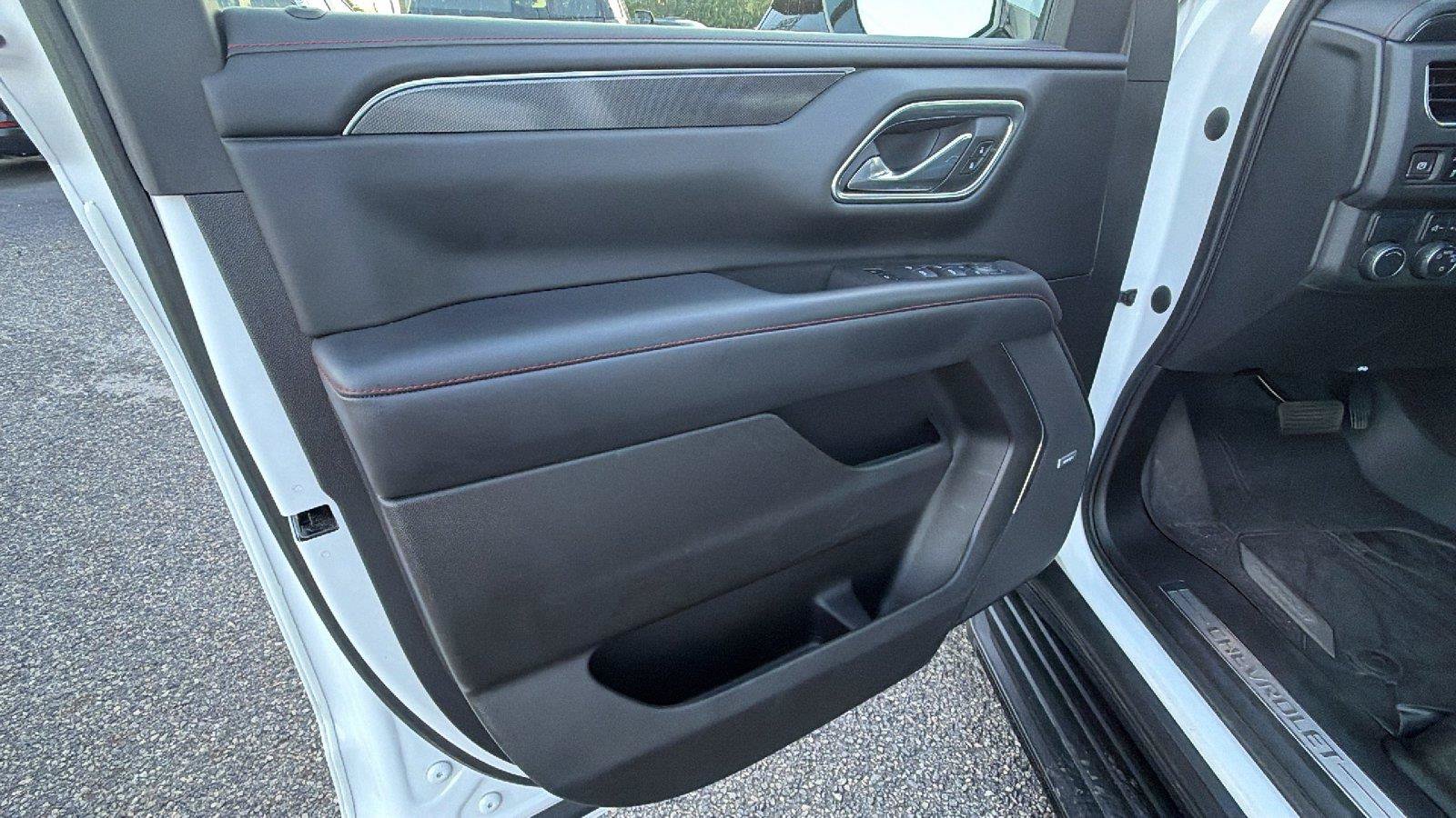 Used 2021 Chevrolet Tahoe RST w/ Luxury Package RWD image 15