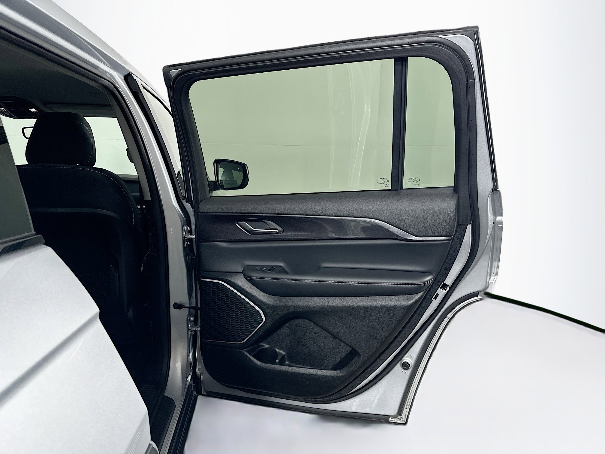 Used 2022 Jeep Grand Cherokee L Laredo w/ Luxury Tech Group I image 31