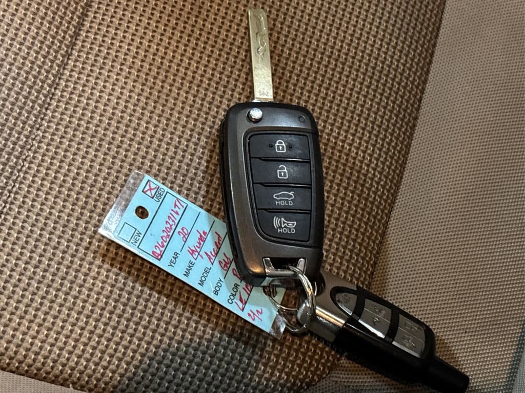 Used 2020 Hyundai Accent SE w/ Cargo Package image 29