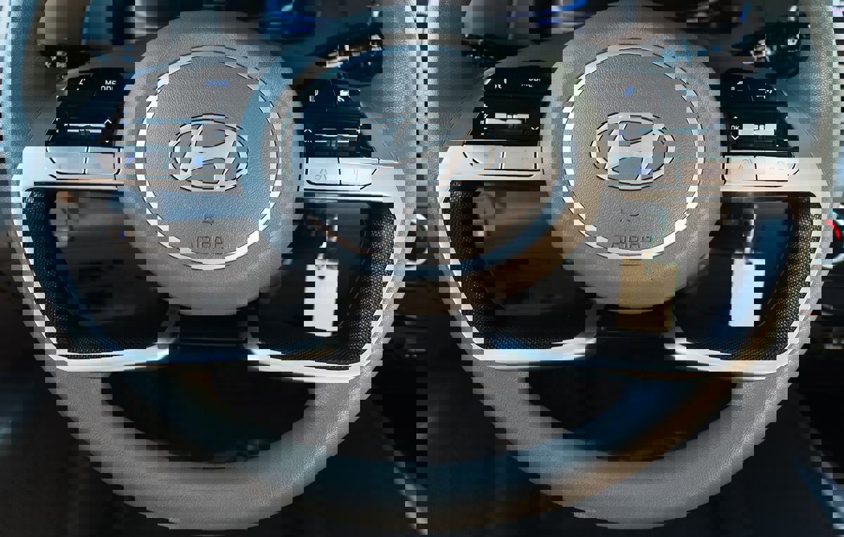 Used 2024 Hyundai Elantra SE image 52