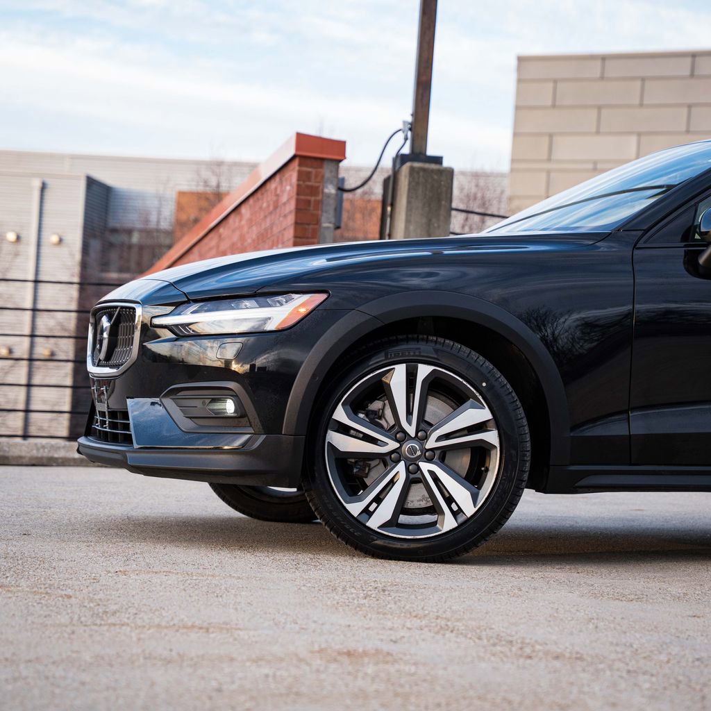 Certified 2023 Volvo V60 B5 Cross Country Plus w/ Climate Package image 2