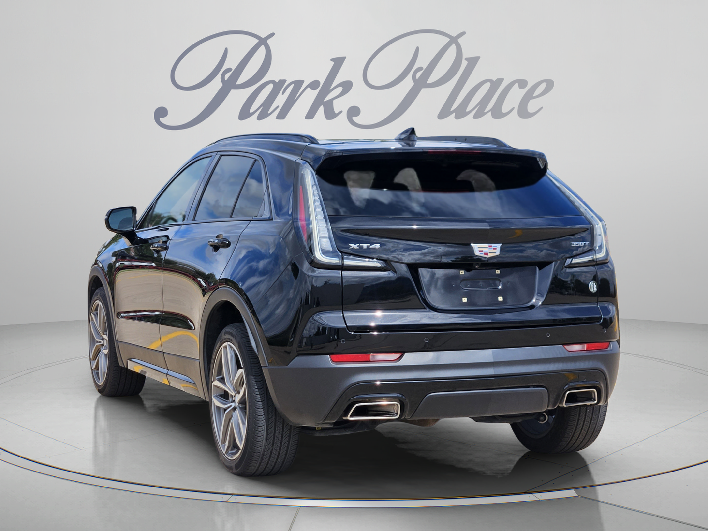 Used 2023 Cadillac XT4 Sport w/ Cold Weather Package FWD image 3