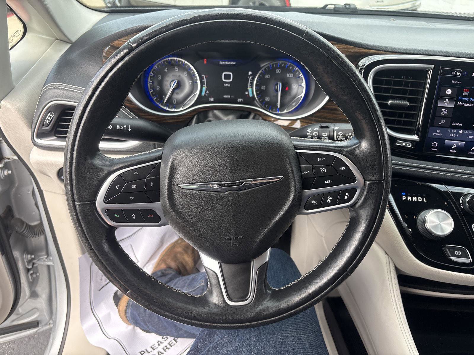 Used 2022 Chrysler Pacifica Limited AWD/4WD image 18