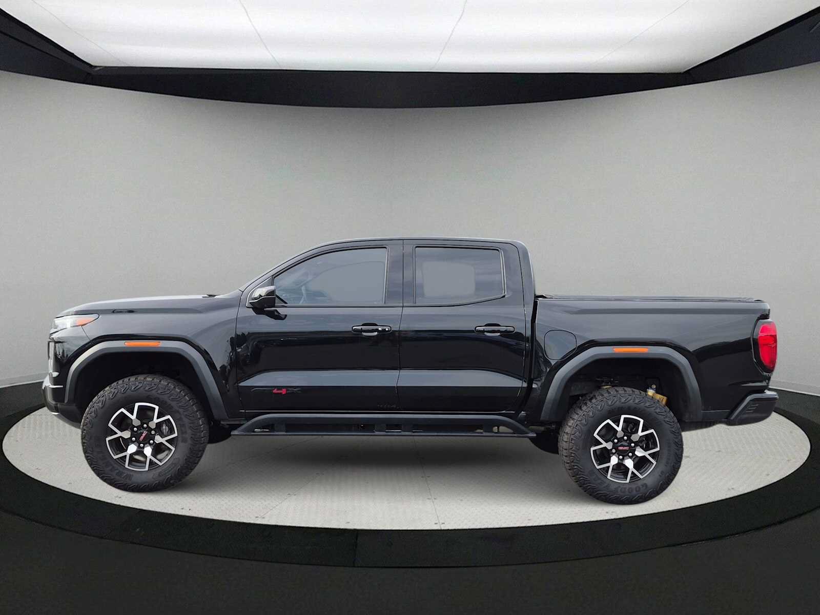 Used 2024 GMC Canyon AT4X AWD/4WD image 5