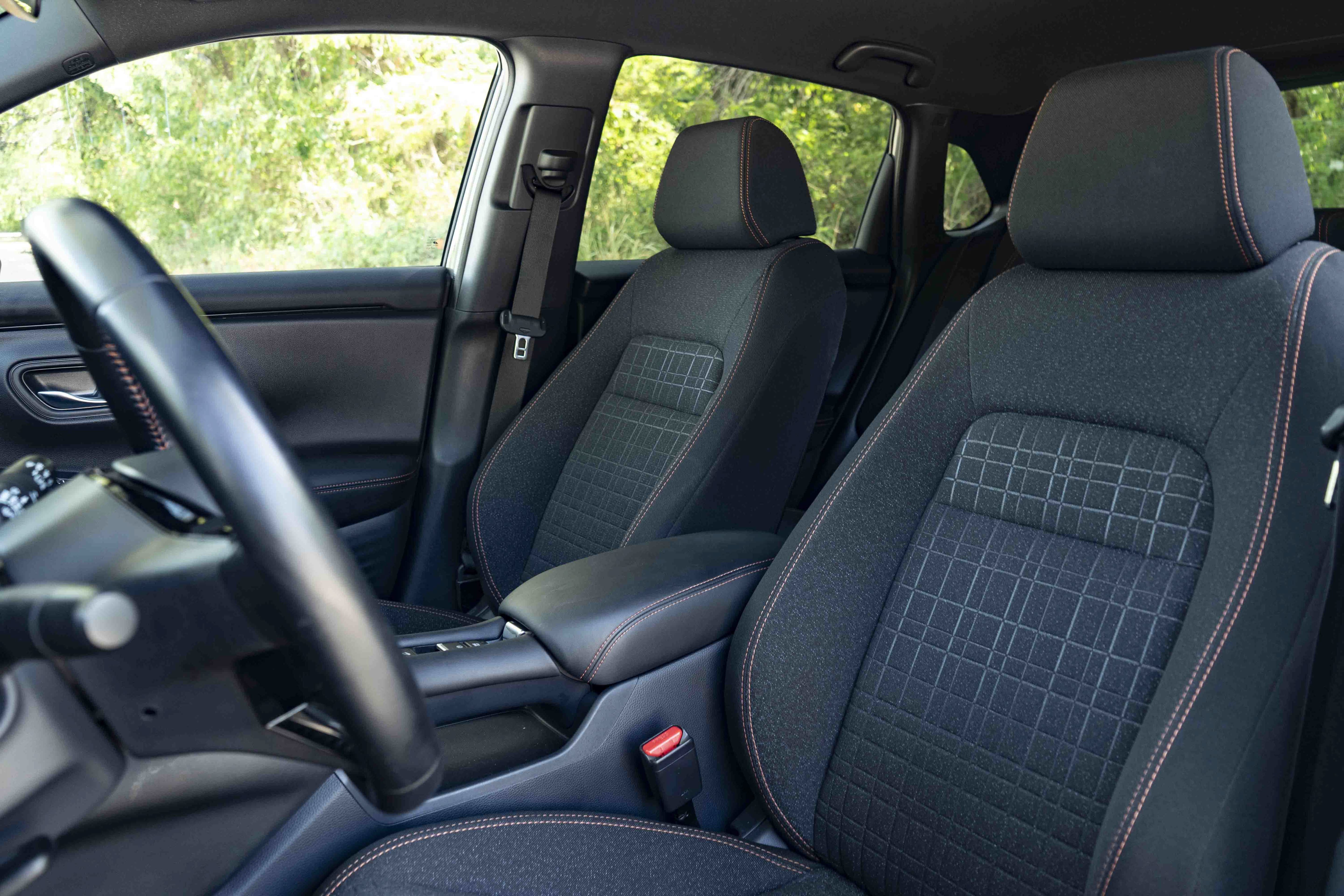 Certified 2025 Honda HR-V Sport image 17