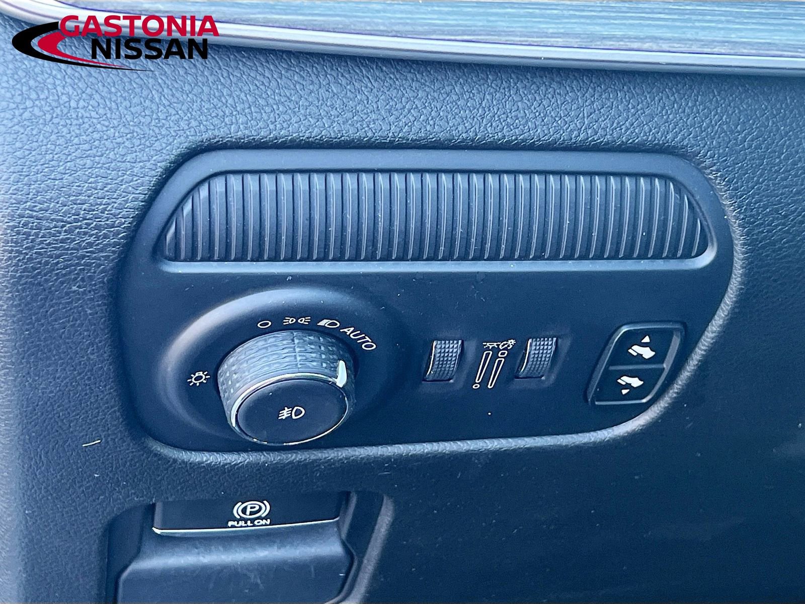 Used 2024 Jeep Wagoneer Series II w/ Flexible Seating Group image 13