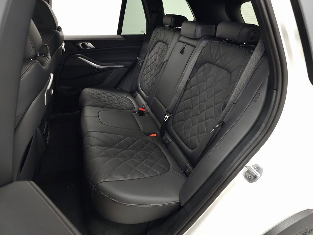 Used 2025 BMW X5 xDrive40i w/ Parking Assistance Package image 37