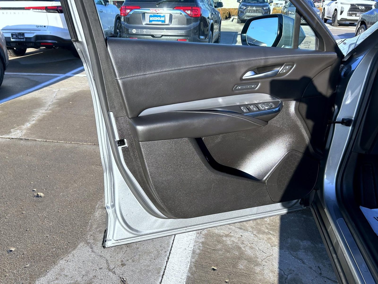 Used 2024 Cadillac XT4 Premium Luxury image 9