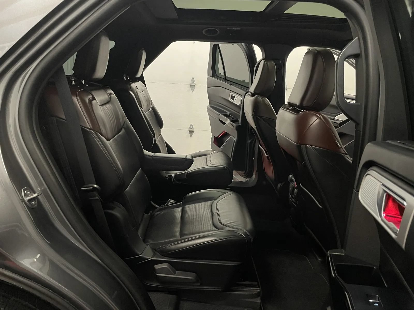 Used 2023 Ford Explorer Platinum w/ Technology Package AWD/4WD image 45