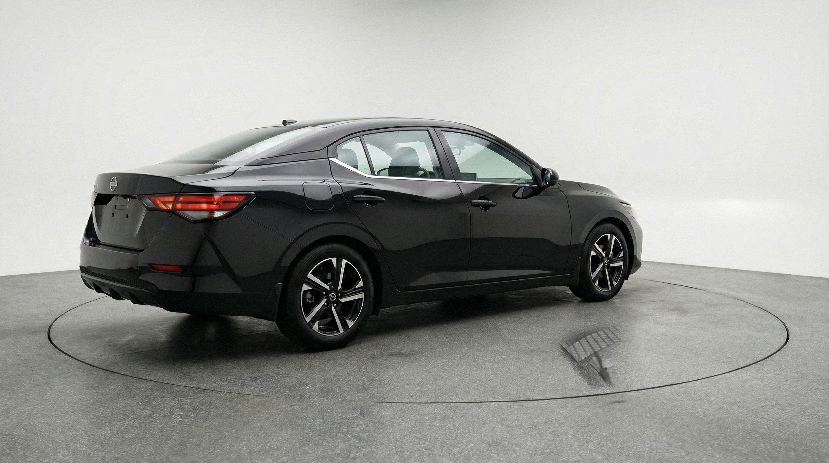 Used 2025 Nissan Sentra SV image 9