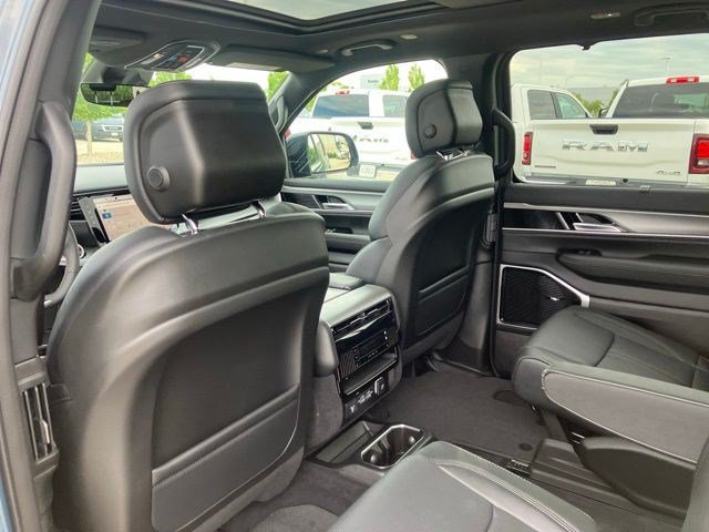 New 2026 Jeep Grand Wagoneer Limited AWD/4WD image 27
