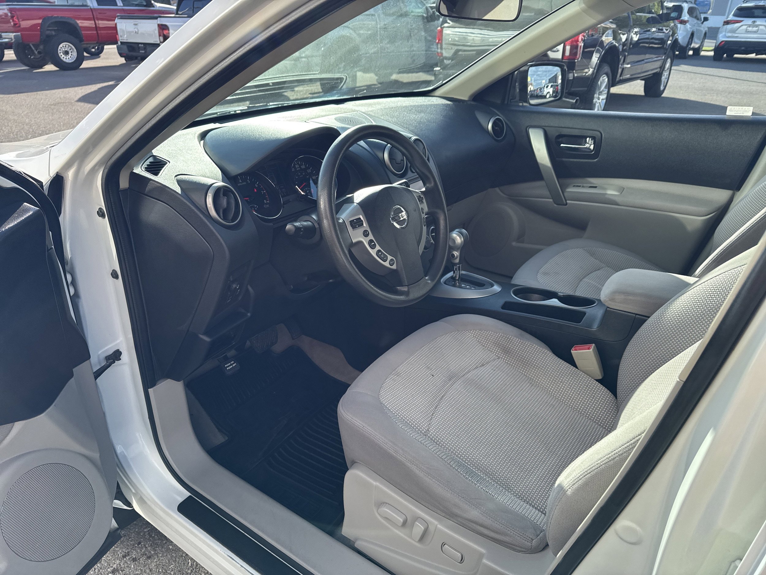 Used 2011 Nissan Rogue SV w/ Premium Pkg AWD/4WD image 2