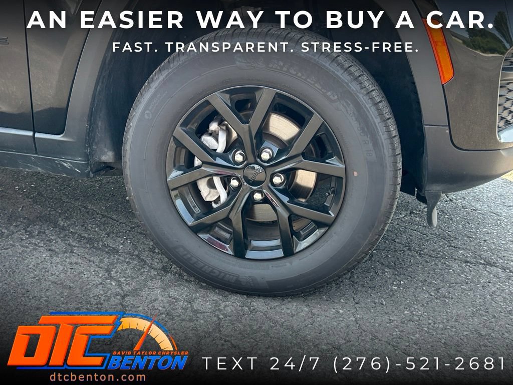 Used 2025 Jeep Grand Cherokee Altitude AWD/4WD image 5
