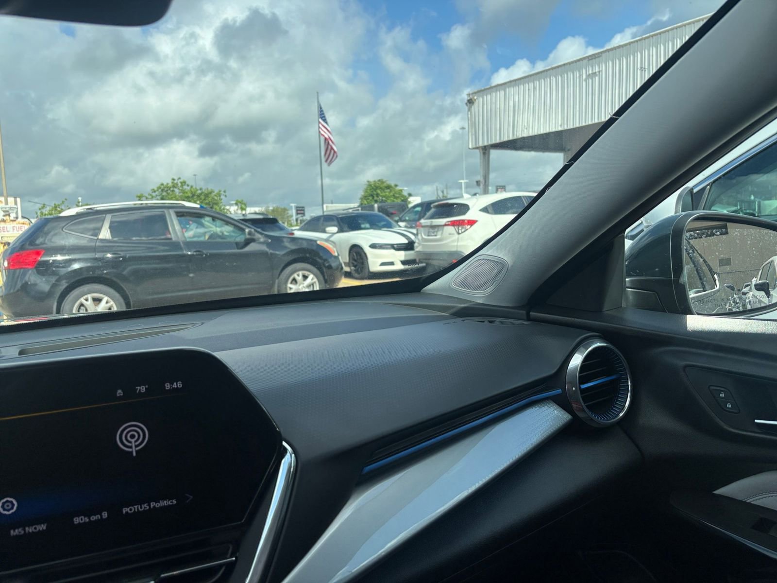 Used 2025 Chevrolet Trax LT w/ LT Convenience Package FWD image 33