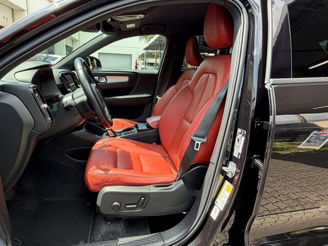 Used 2020 Volvo XC40 T4 Momentum FWD image 12