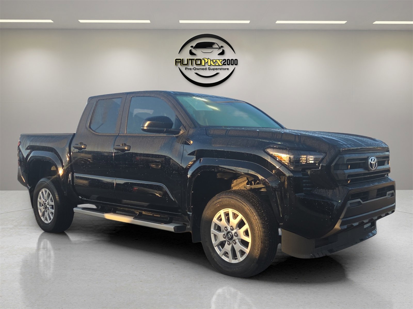 Used 2024 Toyota Tacoma SR image 1
