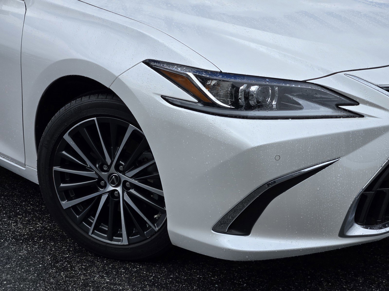 Certified 2025 Lexus ES 300h w/ Premium Package FWD image 9