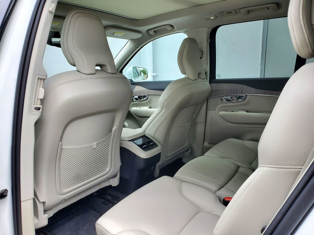 Used 2024 Volvo XC90 B6 Plus image 11