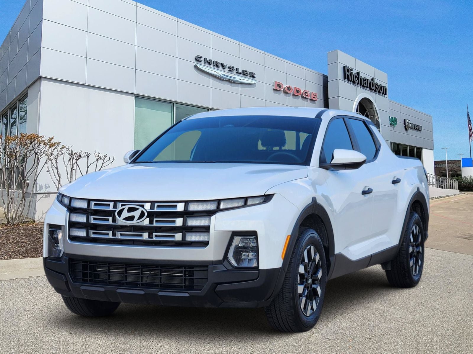 Used 2025 Hyundai Santa Cruz SE AWD/4WD image 2