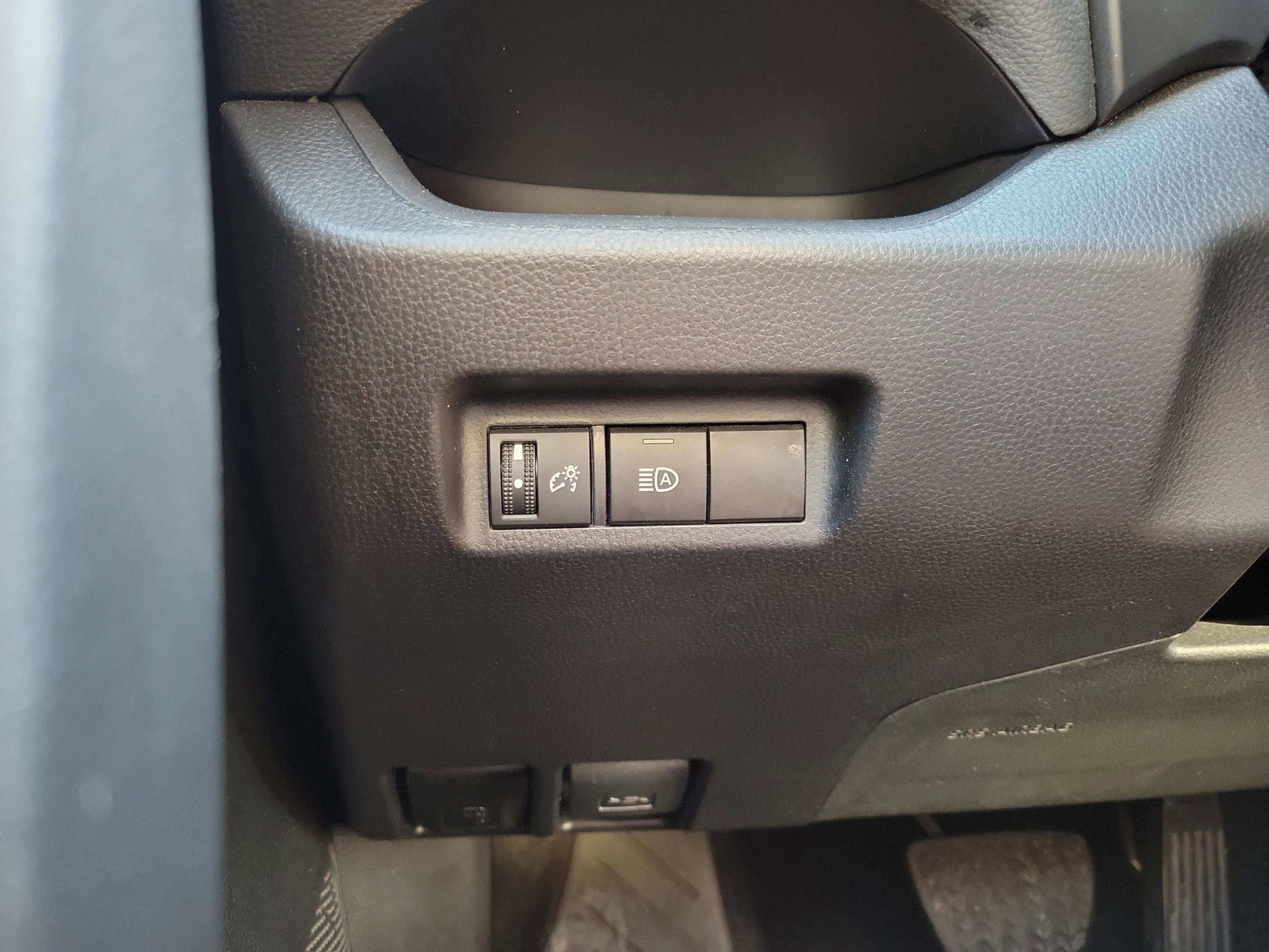 Used 2024 Toyota RAV4 XLE FWD image 25