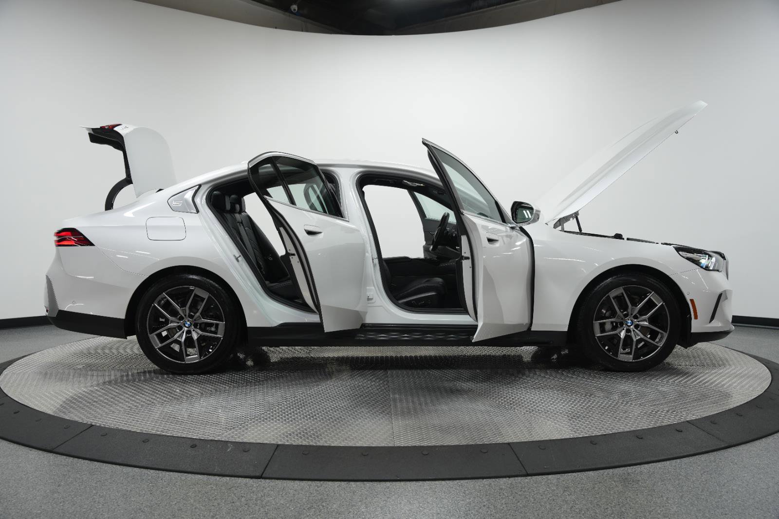 Used 2026 BMW 530i xDrive 530i xDrive w/ Premium Package image 10