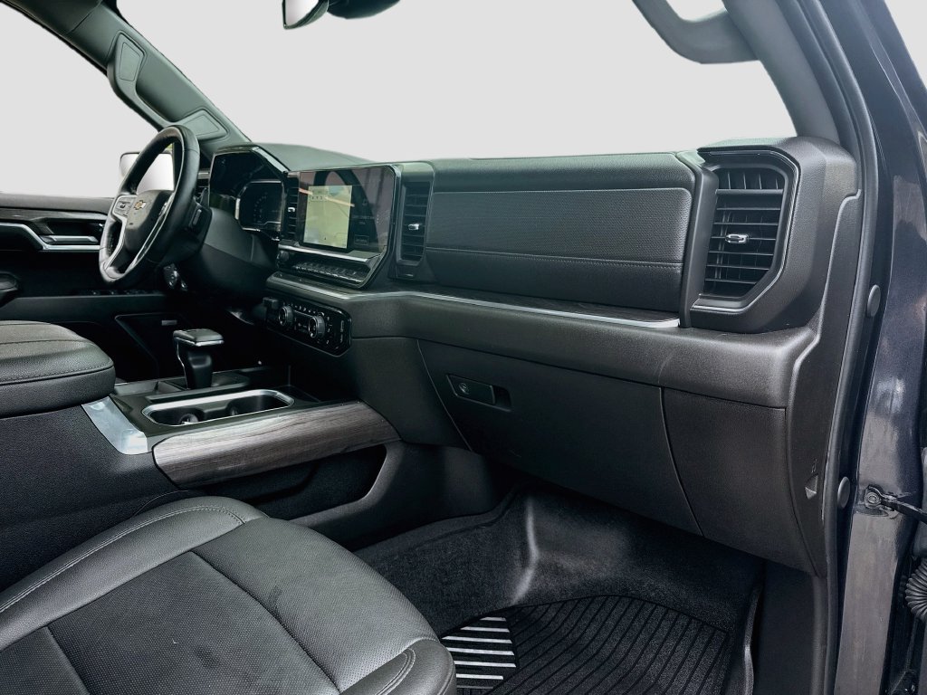 Used 2024 Chevrolet Silverado 1500 LTZ AWD/4WD image 32