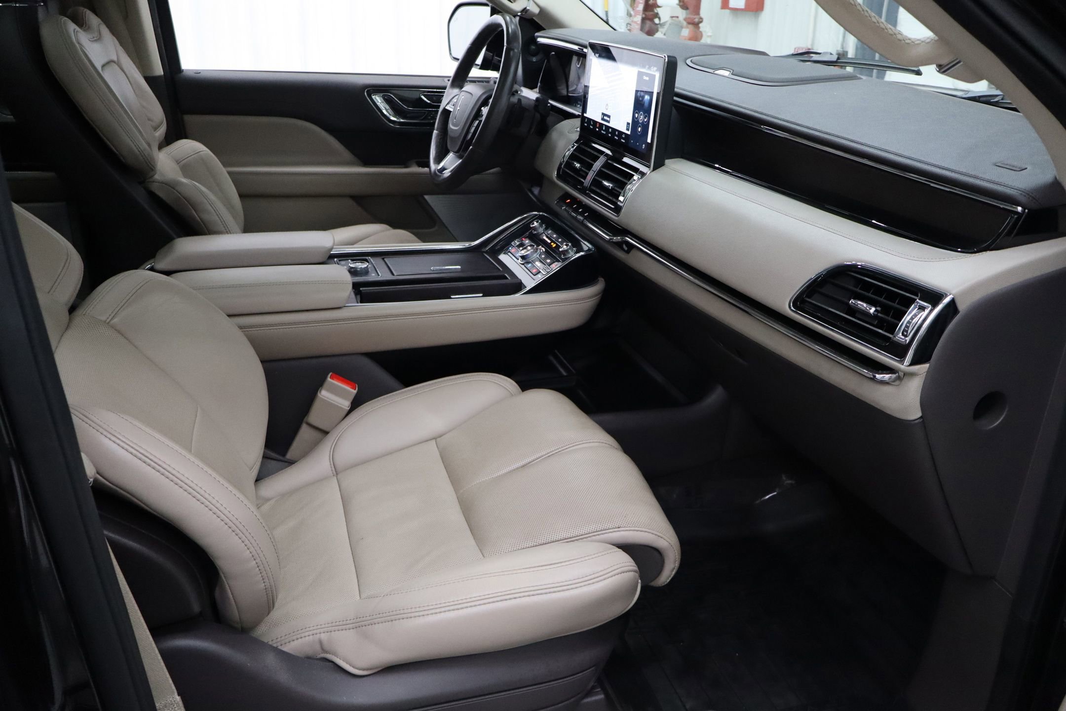 Used 2023 Lincoln Navigator L Reserve image 30